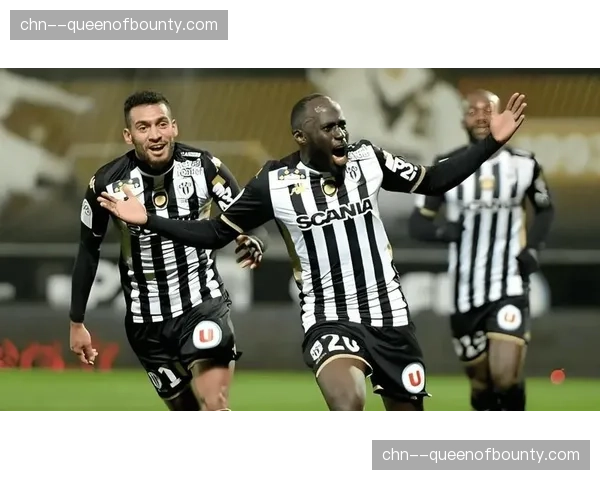 里尔1-0昂热，吉鲁点射破门成法甲历史第7年长进球球员