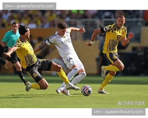 赛后观察:皇马客场平局暴露中场控制力下降,冲刺阶段隐忧浮现 赛后观察:皇马客场平局暴露中场控制力下降,冲刺阶段隐忧浮现