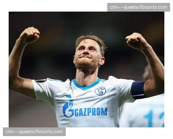 德甲中游集团战术趋同化观察：三中卫体系成为主流选择